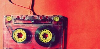 Czy można słuchać muzyki przez słuchawkę Bluetooth?