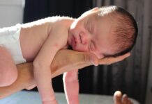 Jak naładować telefon bez prądu w domu?